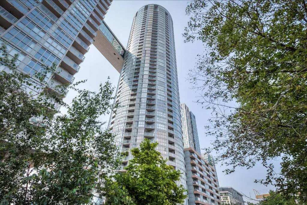 Lush Condo By Cntower - Free Parking Toronto Dış mekan fotoğraf