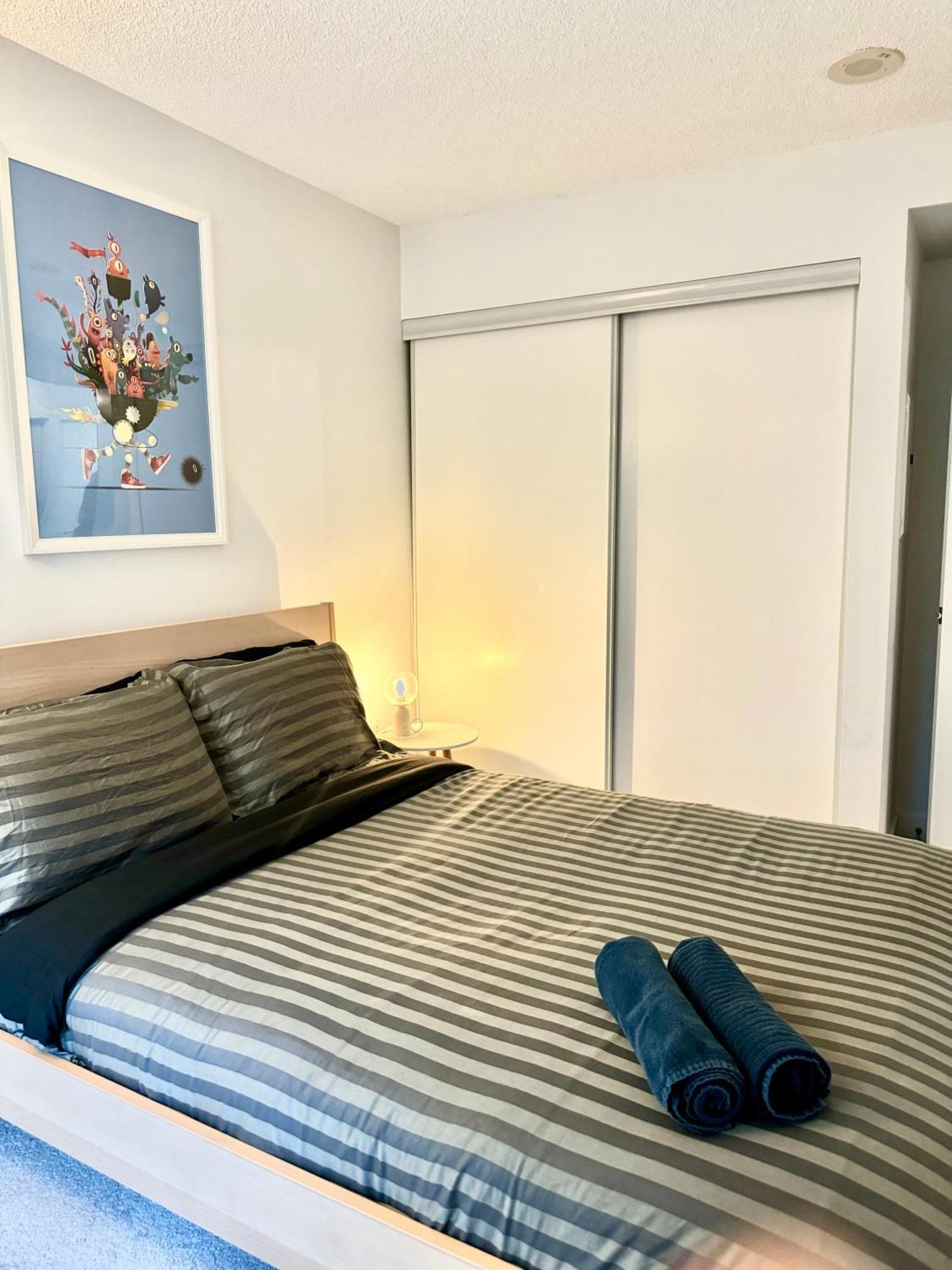 Lush Condo By Cntower - Free Parking Toronto Dış mekan fotoğraf
